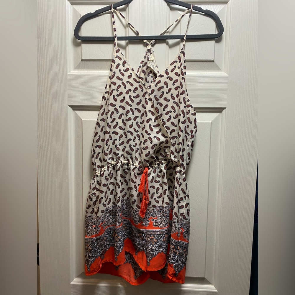 Shorts romper, paisley coral pattern
